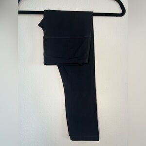 060. Athleta Black Cropped Leggings - Size Small